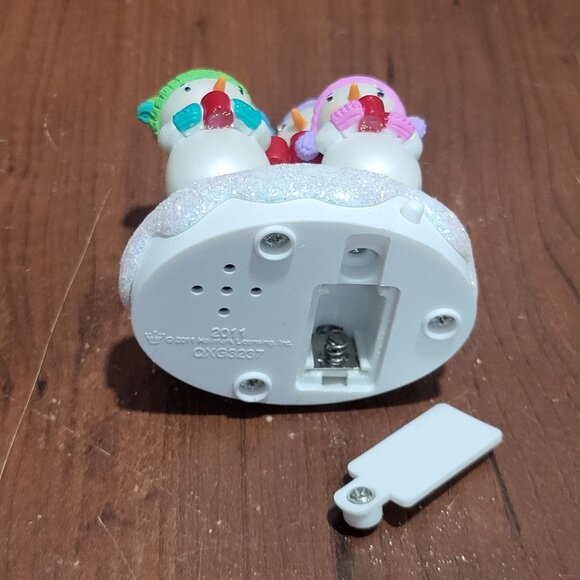 Hallmark Christmas Musical Ornament We Need A Little Christmas Snowmen 2011 - Picture 8 of 15